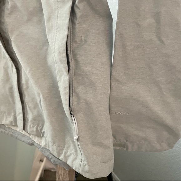 The North Face DryVent Waterproof Jacket - Picture 6 of 9